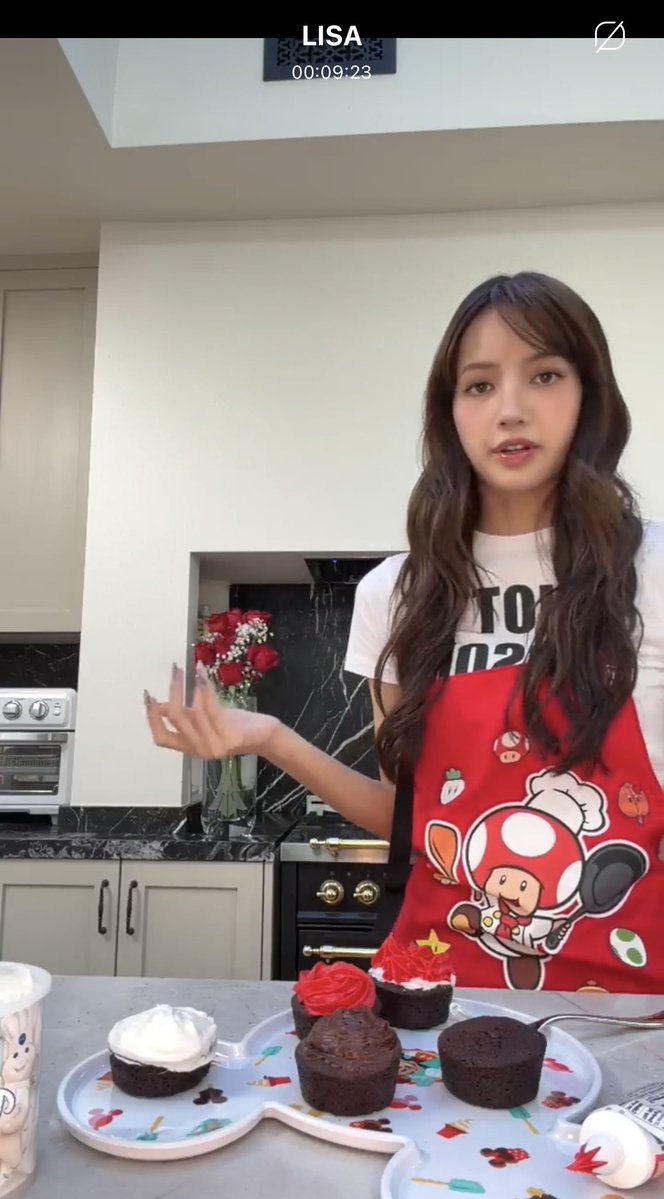 lalisamgger's tweet photo. Alice: What song are you most excited to perform at viva la lisa 
Lisa: I can’t, the EP is not out yet, so I think I can’t say it 🤫. Actually every single song that is on the EP. I want to perform Sawadika, and… and 🤫 https://t.co/SiU3QAVc9a