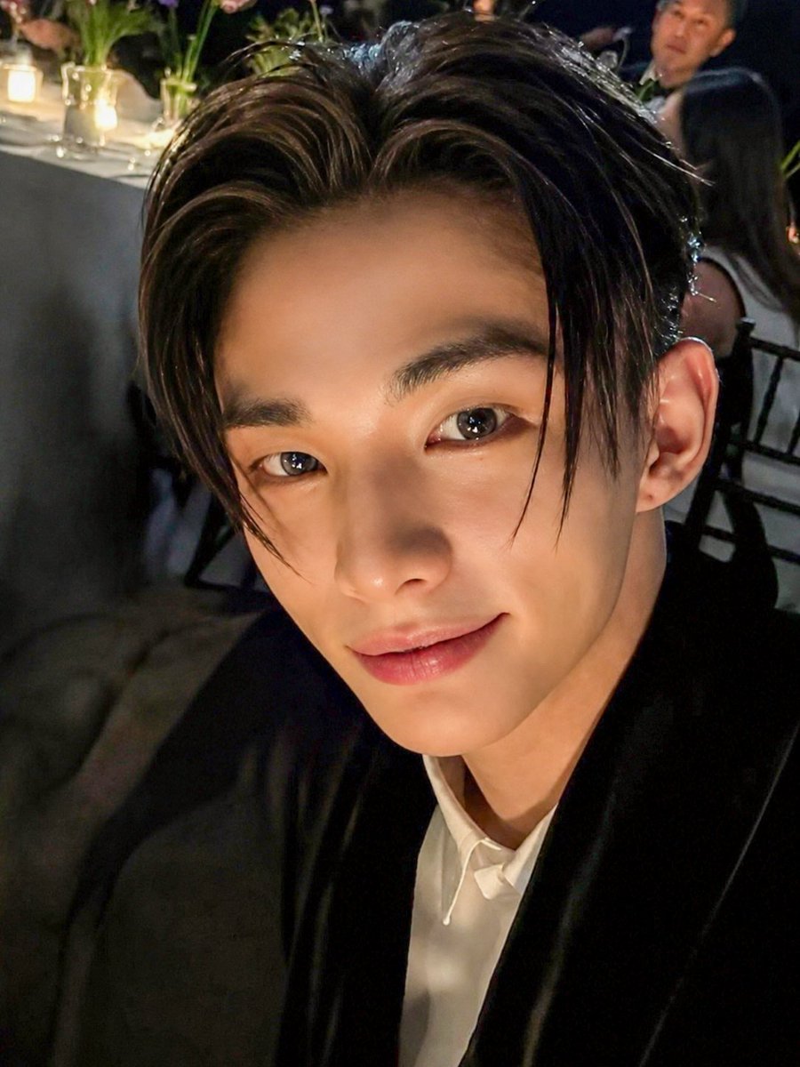 Seotaehui_'s tweet photo. 셀카 너머 가지고 싶어서 그만....🥺 https://t.co/VO2pJq3kCt