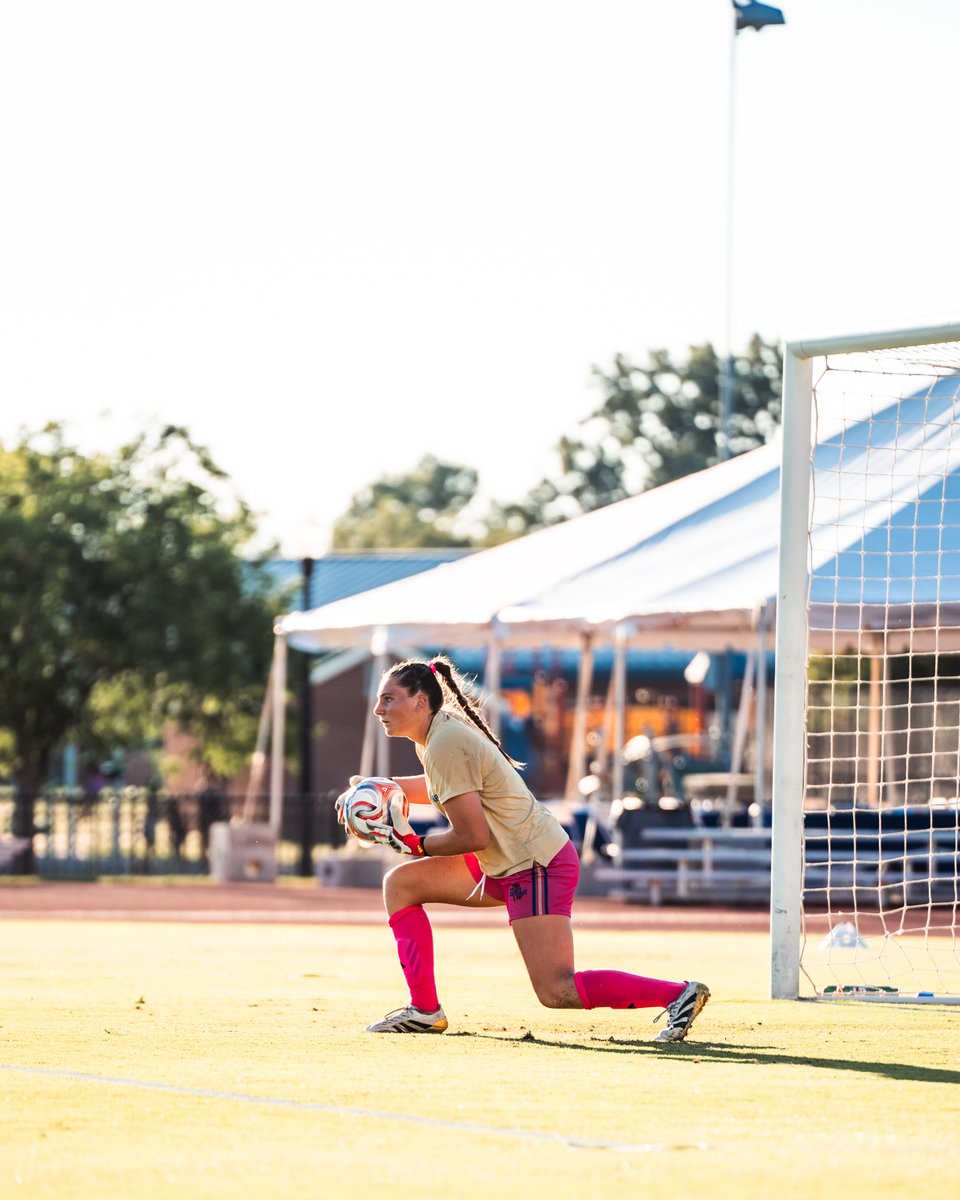 TulsaWSoccer's tweet photo. Dialing it in 🎯

#ReignCane https://t.co/YFBBNL3rAa