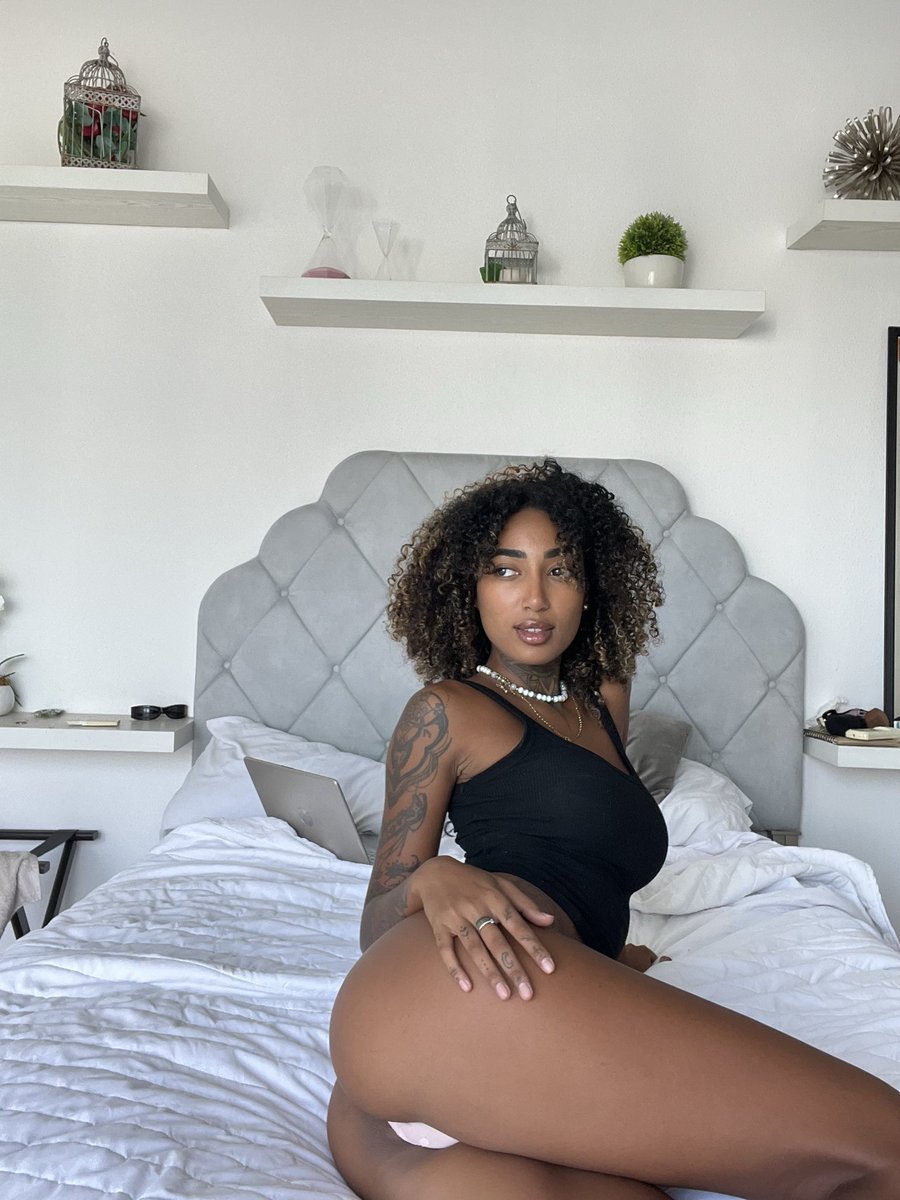 Naomikraitzz's tweet photo. Estoy calientita 🔥 https://t.co/3VdCGMsCk1