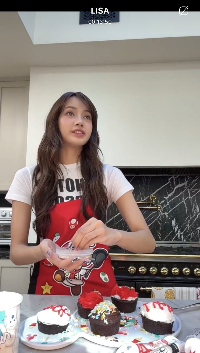 lalisamgger's tweet photo. Are we getting a dance performance video?
Lisa: Yes, we are getting a dance performance video. I can’t wait for you guys to see, it’s so good https://t.co/DasCKLytC0