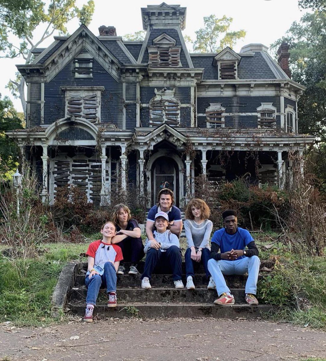 Updates_SThings's tweet photo. The iconic Stranger Things Creel House is for sale. It costs $1.7M! https://t.co/kySMUcOQCj