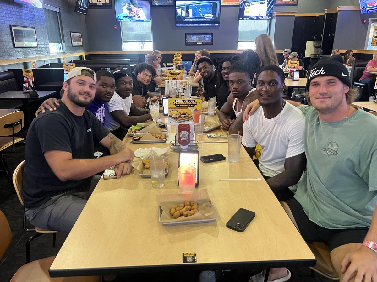 BallcoachjA's tweet photo. @_TreHolloway and the Punt Block unit!! #Culture #SPEED #WingsUp #AimHigher @TNTechFootball https://t.co/6HmPsj4aZM