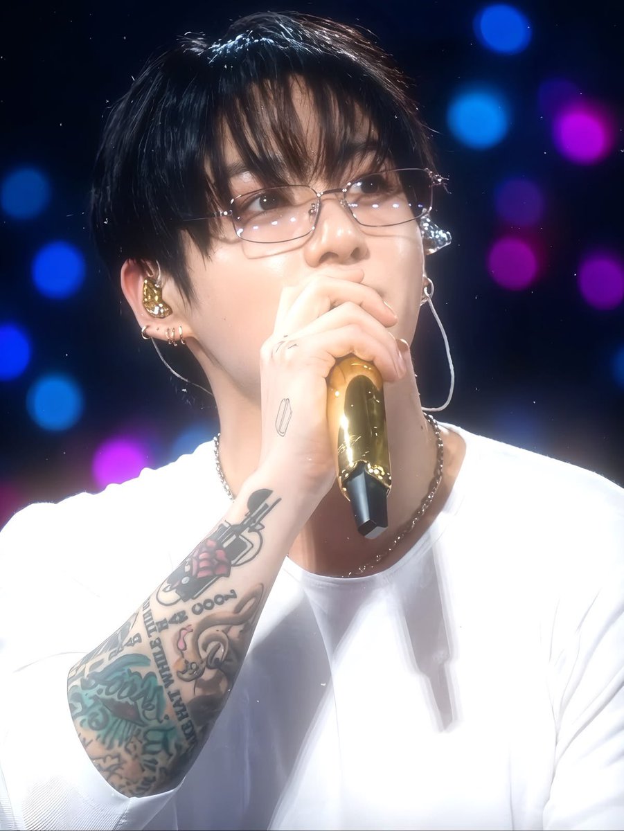 jungkookversex's tweet photo. that smile heals everything https://t.co/5D34AzyWvl