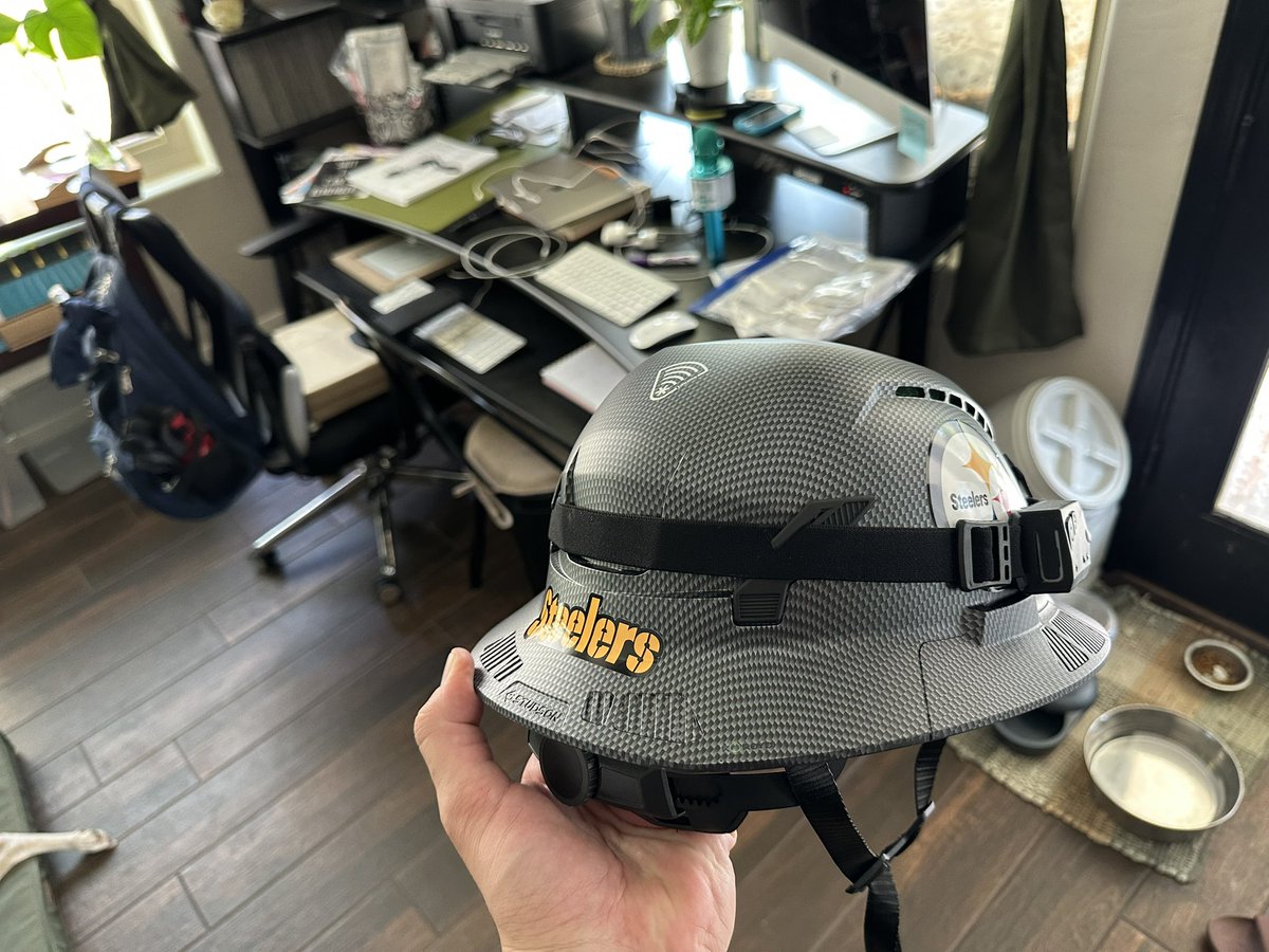 TKYK1993's tweet photo. New hard hat set up!🔥🔥🔥 #studson #Steelers #Herewego https://t.co/2LoUFtn1wY