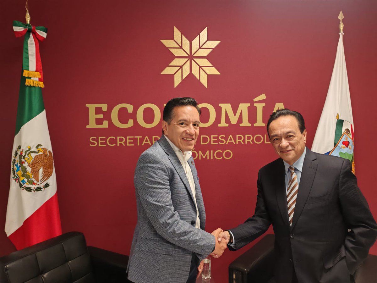 Sedeco_Hgo's tweet photo. Tuvimos el gusto de recibir al especialista y analista @erickguerrerotv, así como a directivos de la @RevistaAsesores, quienes realizaron una entrevista a nuestro titular, @CarlosHenkelE.
Durante el encuentro, se dialogó sobre el repunte económico histórico que registra https://t.co/AsDIL6Xawx
