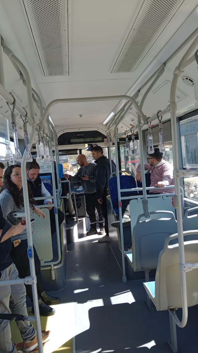 formulabondi's tweet photo. El 4930 que anda en la 41 tuvo su aventura en el dia de ayer de recorrer las calles de los recorridos de La Primera de Grand Bourg, enfocado principalmente en los recorridos con más carga de pasajeros. Si vemos resultados positivos, el corredor de la 197 y 202 va a ser GNC. https://t.co/xVrECkLYlG