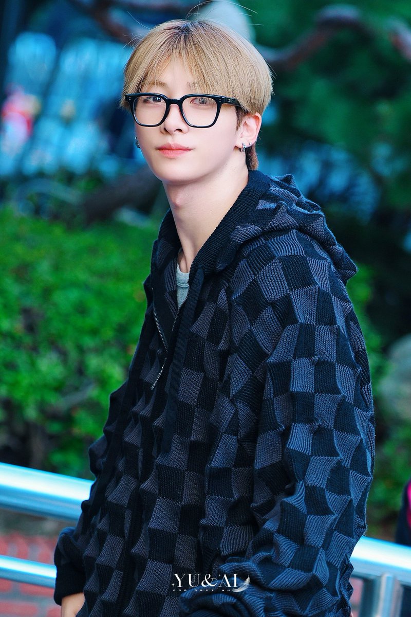 yuandai0427's tweet photo. 260904 Music Bank 出勤 HQ1

👓💕

#NEXZ #YU 
#ユウ #유우 
#ネクスジ #넥스지 https://t.co/K3QGdnmY6j