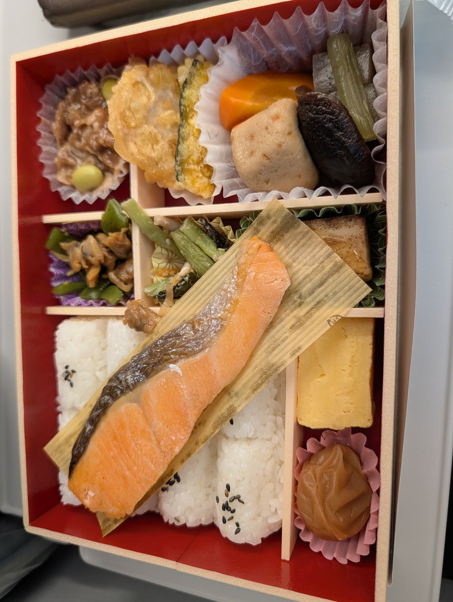 raqyex's tweet photo. さて、今日は大阪初のファンミーティングへ🤗
楽しんできやす😎
朝飯はこれ！何だかんだ幕の内にハズレはないな😁
では、行ってきますwww https://t.co/WVnaYvHKJ1