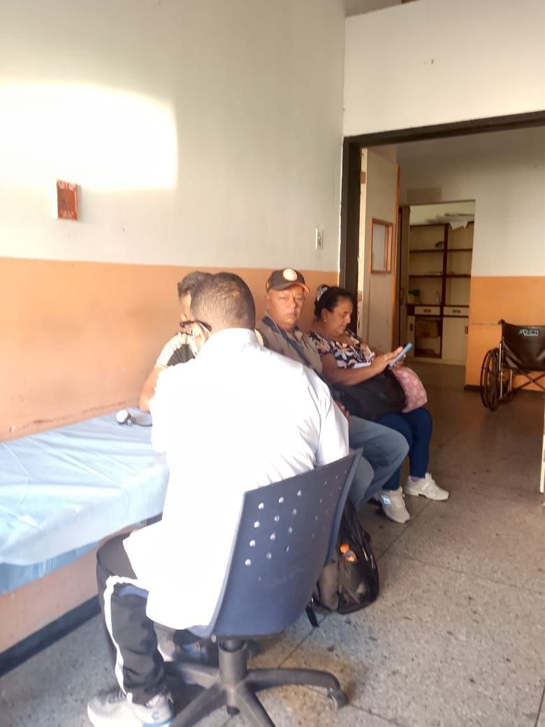 cubacooperaven's tweet photo. 📍 ¡El Táchira recibe el abrazo solidario de la Brigada Médica Cubana! Desde el CDI El Piñal y el Lic. Ezequiel, el casa a casa en CDI Rubio, hasta el laboratorio de la Lic. Glenis en CDI San Antonio, nuestros héroes de batas blancas ratifican su entrega por la vida. CubaCoopera https://t.co/zEF53aCAX8
