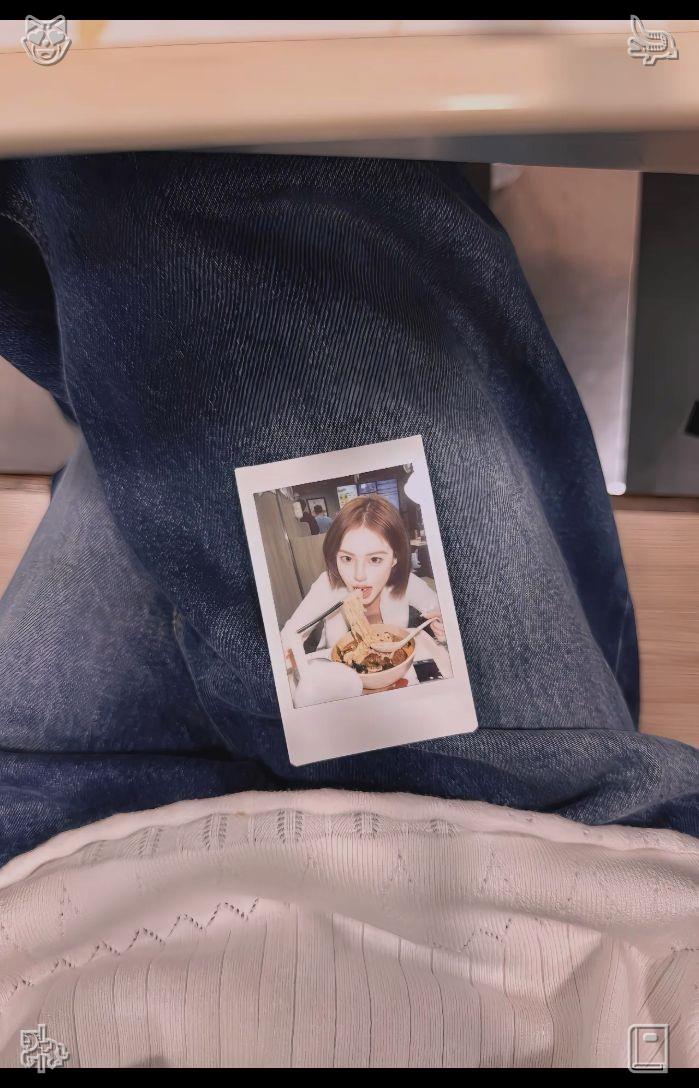 RJ98_Official's tweet photo. She tucks the sandwich into a napkin and stows it in her purse, then tops up a bottle with chilled water and twists the lid shut firmly. Glancing at her watch once more—it reads 7:50 in the morning—she makes her way toward the exit. 🏍️ Classic motorcycles on display https://t.co/RobvO97jWH
