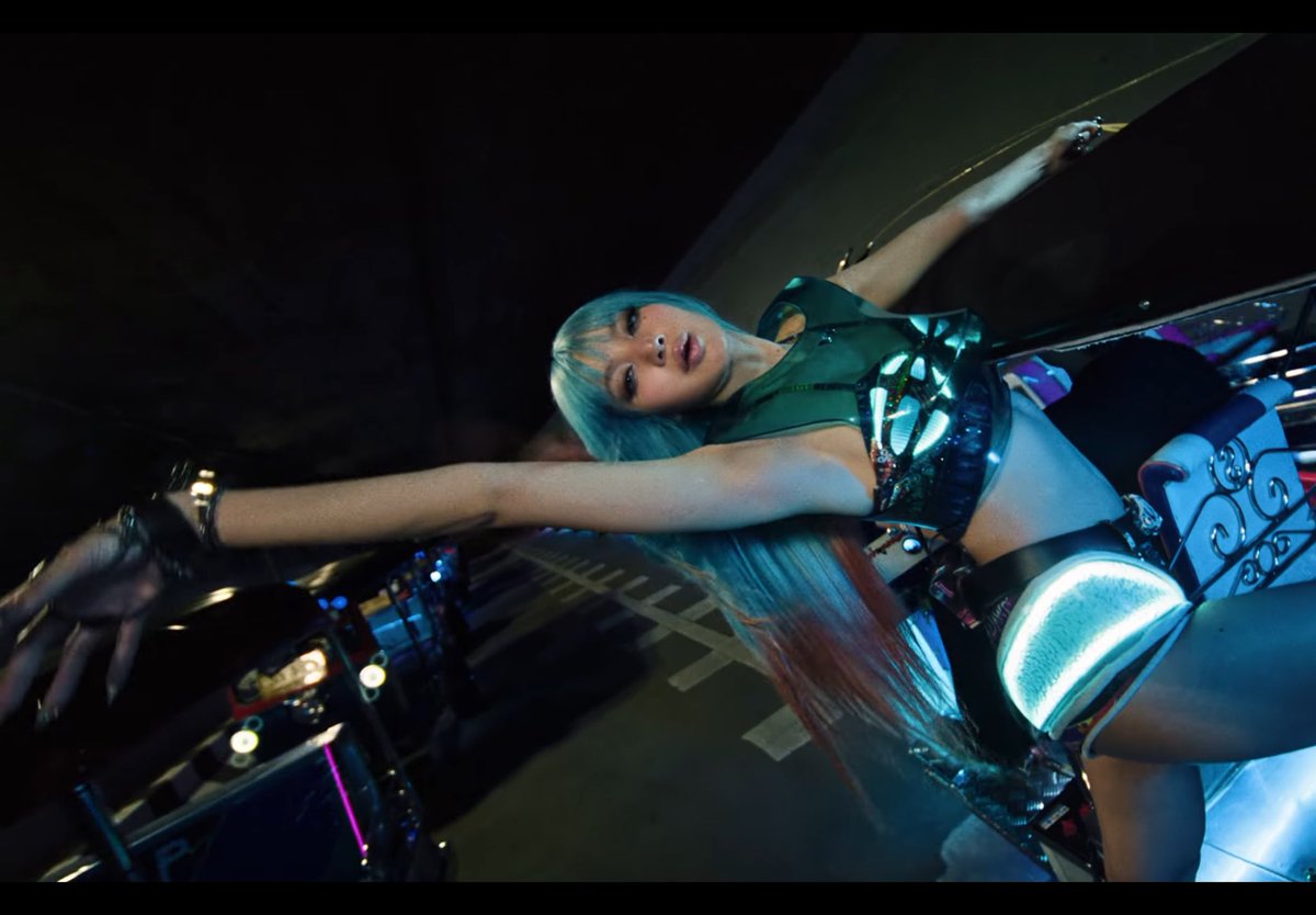 teryaaa__'s tweet photo. ชีปึ้ง ชีเริ่ด ชีโซ๊ะ แต่ละลุคคือขนหิลุกมากกก 

SAWADIKA OUT NOW 
#LISA_SaWaDiKa https://t.co/y70sNKqunV