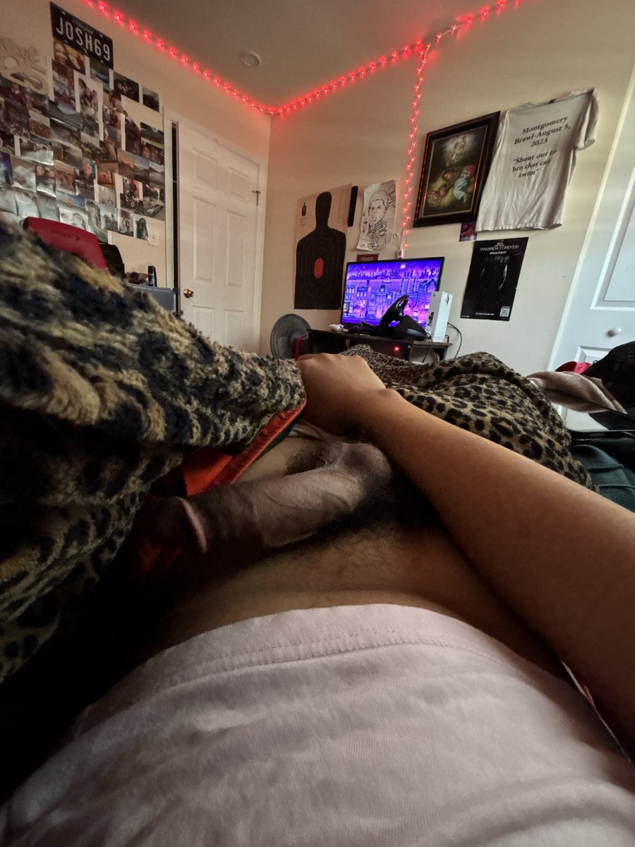 Hoeslovemy33861's tweet photo. New here🌚 #dmvfreaks https://t.co/rm9MYPKzKL