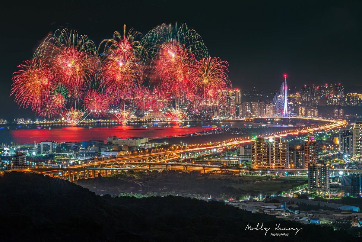 SUITapeLOOK's tweet photo. 今天是个晴天哦 ！
告别了阴雨的一周。。。
兄弟们，昨晚美联储沃勒（Christopher Waller）那句“若通胀数据配合，支持维持利率不变”的表态直接给市场打了一剂强心针！
憋屈了几天的多头借着这个利好疯狂反扑。
比特币（BTC） 刚才一度逼近 $78,000–$80,000 的关键心理大关，空头仓位被爆得连渣都不剩。
更夸张的是 XRP，在支撑位企稳后直接一根大阳线飙升超过 9%，短线突破 $1.45！
很多老铁在问我：这波反弹到底是牛市倒车接人，
还是今晚非农就业报告出来前的“最后的诱多”？
bitcoin:native