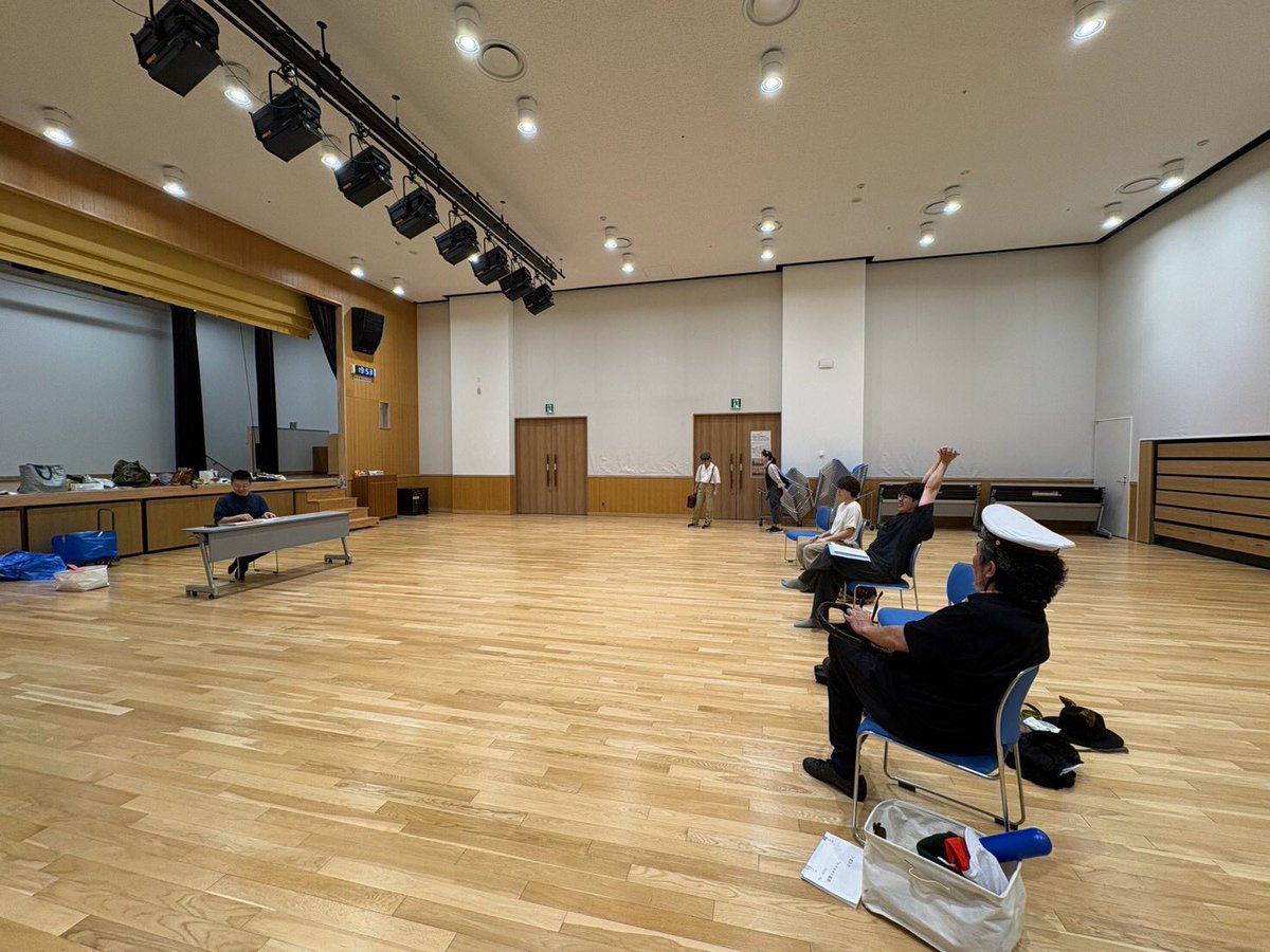 newton201811's tweet photo. 【稽古日記】

昨日は久しぶりの立ち稽古でアクセル全開🚕

ハセノさんが差し入れでいただいたどら焼きを持ってきてくれました😋🚂

東京の地元紙『葛西新聞』に公演情報が掲載されました↓
https://t.co/AjFE26vaBP https://t.co/2Dqrv8fY6J