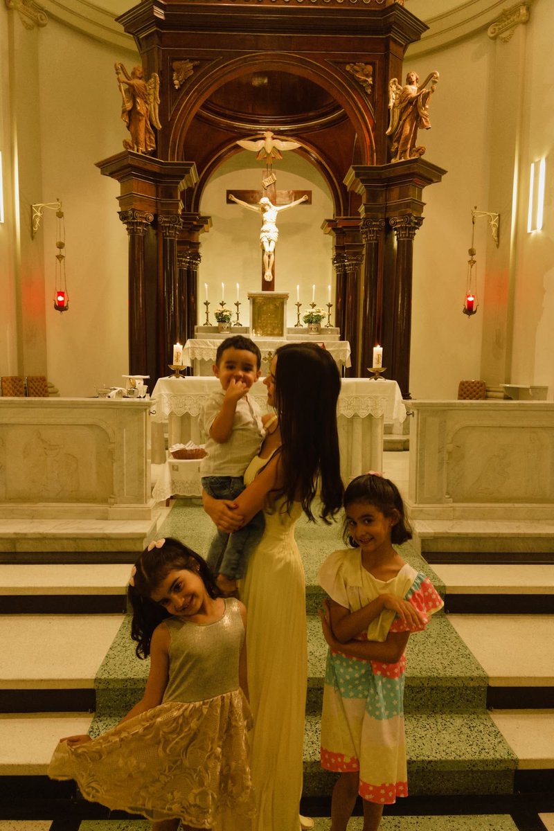 littleonefaith's tweet photo. Raise them in front of the Cross. https://t.co/MmgjyiOSC7