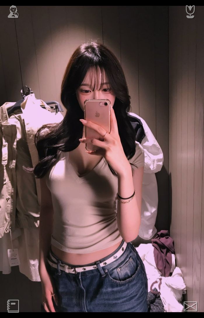 SmitaTeotia5's tweet photo. 🧺Winter Ski Walk The skis are ready
Clara downed the last of her latte, placed the cup on the counter, and rose to her feet. “I ought to get going, but I'll return in the morning. I'm hoping to spend a bit more time with Lila—perhaps she'll allow me to stroke her by then.” https://t.co/w488TdupSy
