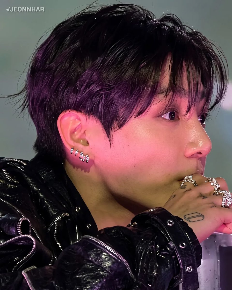 jungkookversex's tweet photo. close ups https://t.co/trrihgVMbj