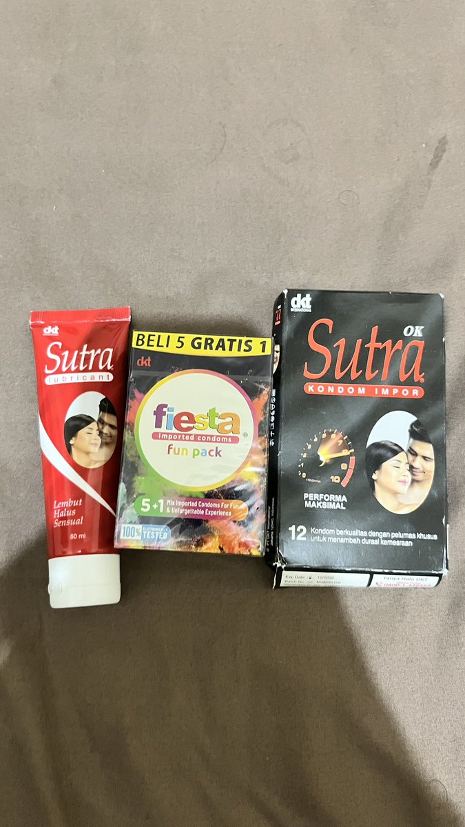 2df012815's tweet photo. ada yang mau ga? jujur gua juga di kasi sama kurir yg sering nganterin orderan ke apotek, bingung juga mau dipake buat apa https://t.co/YTQruKehsZ