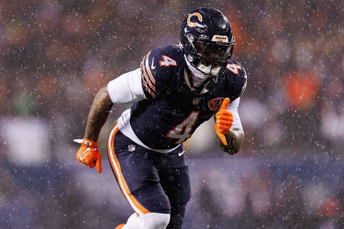 SleeperNFL's tweet photo. Bears RB D'Andre Swift had a cramp, per @AdamSchefter 

He’s fine. https://t.co/5leZ2YkZIr