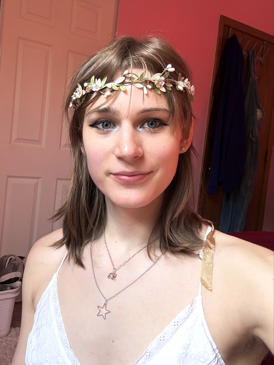 eeveeithink's tweet photo. “hrt does nothing” and it literally regrew my hairline https://t.co/o9lHbdRnIN