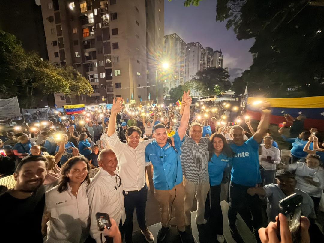 VenteVenezuela's tweet photo. @VenteCcs @mceden @jesusarmasccs @MVelazcoM 📸 #EnFotos | ¡RESPALDO CIUDADANO EN SAN PEDRO!

La ciudadanía organizada de San Pedro sigue firme, activa y preparada para el futuro de Caracas. https://t.co/Lb9vKU83HJ