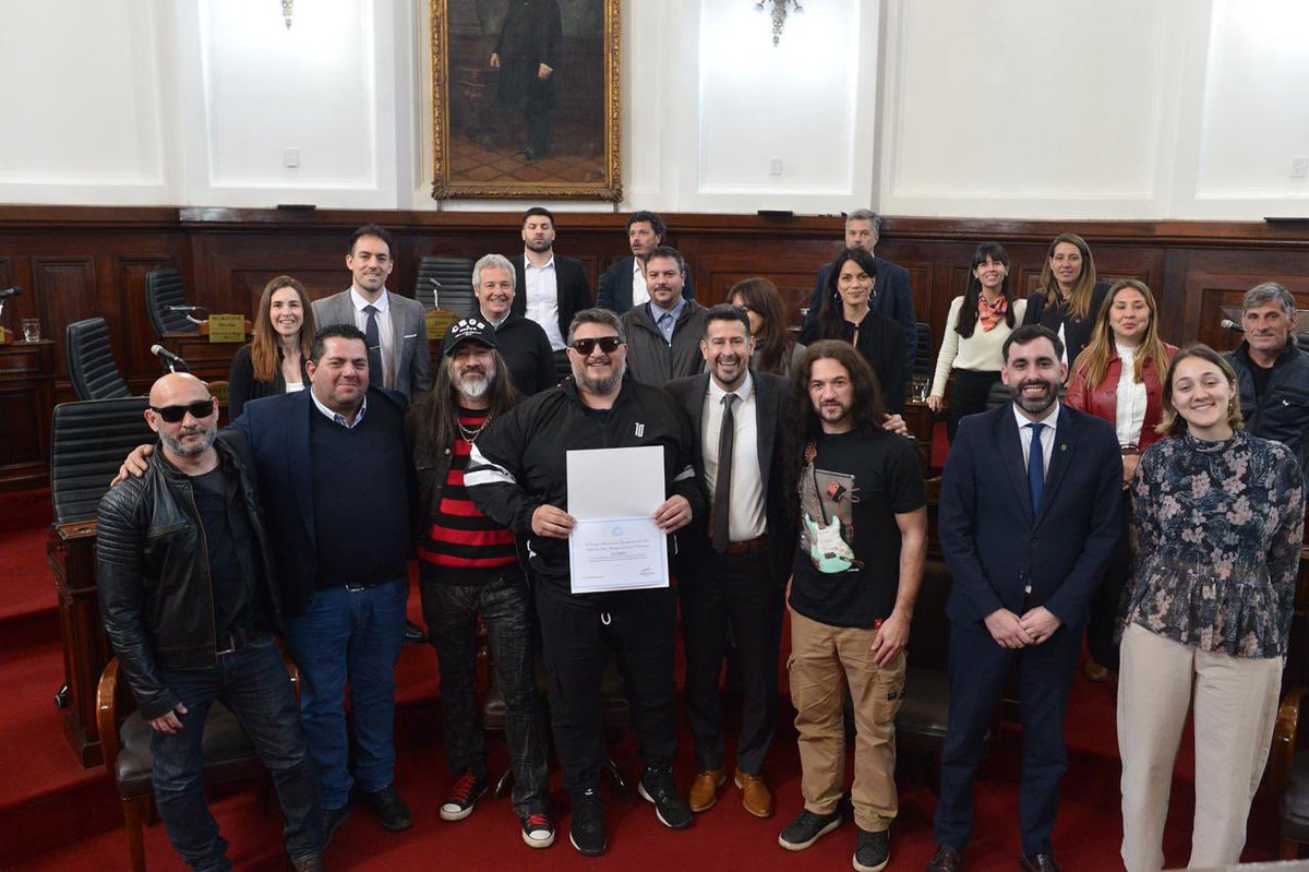 RecavarrenO's tweet photo. 🏛️ Sesión Especial Nº 8 del Concejo Deliberante

Declaramos de Interés Municipal a La Smith, banda platense que desde 1996 sostiene nuestra cultura desde la independencia y la autogestión 🎸

30 años de música, escenarios y encuentros que son parte de la identidad cultural de La Plata.
