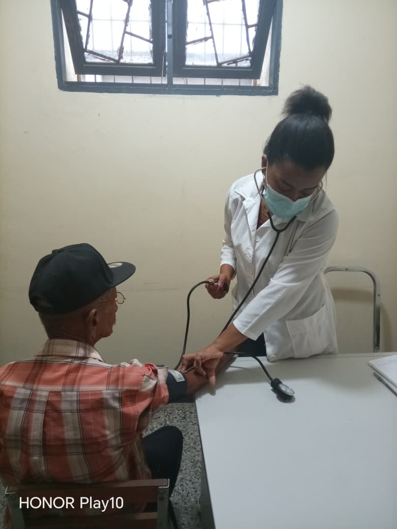 cubacooperaven's tweet photo. Desde el CDI José Natalio Estrada con el od. Dr. Yordanis y la Dra. Betsy en guardia, hasta el cuidado especializado de la Lic. Ferial en el CDI Alfredo Franco y la Lic. Idalmis en el CDI Los Pumé. ¡Manos que sanan y vencen! 🇨🇺💚🇻🇪 #CubaCoopera #CubaPorLaVida https://t.co/uskzbcawVi