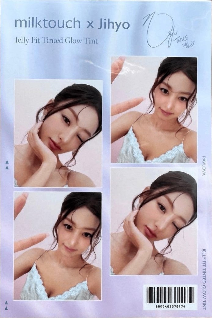 WithPJihyo's tweet photo. JIHYO x MILKTOUCH 

actual look of Jihyo's selfie photo with Milktouch! our girl is so pretty 😌🩵

#지효 #JIHYO #ジヒョ https://t.co/HmubCCK397