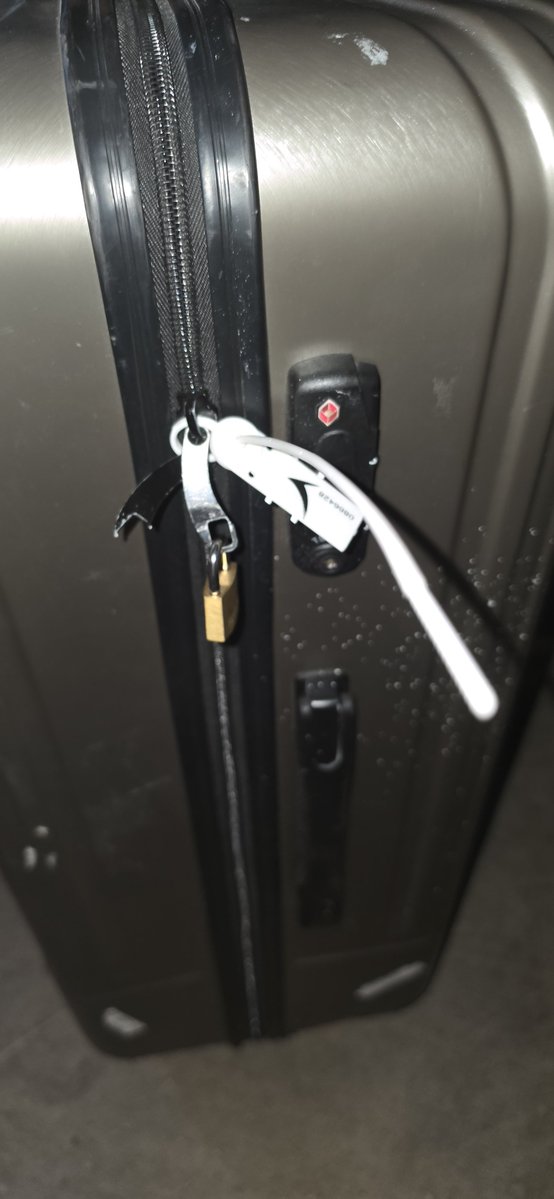 dutta_dheeraj's tweet photo. @MAS You left my cousin’s luggage behind in Kuala Lumpur. After arguing with your team, you agreed to deliver it to his Delhi address. It arrived by bike with the bag lock broken.

Is this how you handle luggage? Unacceptable. Explain and take responsibility, or we’ll sue. https://t.co/fspkuX0hIy