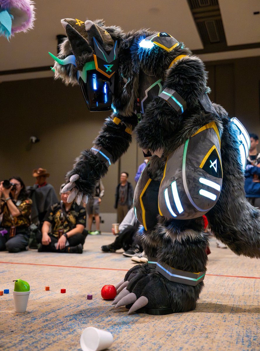 ProtoCobol's tweet photo. I’m a giant Fluffy, Glowing Protogen™ packed with the latest tech… and I still can’t pick up a damn thing. 😭

Happy Fursuit Friday!
🧵: @Ruby_protogen
📷: @_Brookes1 

#fursuit #furry #protogen #fursuitfriday #FursuitsEveryday https://t.co/1qwmxJf7Mz