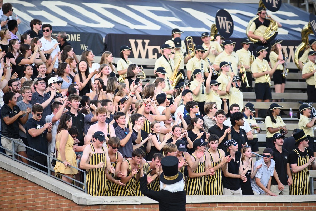 PGLoveSports's tweet photo. At the half the Demon Deacons lead the Zips 28-3! 

📸: @lbd_photography 

#GoDeacs #CollegeFootball #MakeTheClimb #Gameday @wakefootball @GreenvilleSM https://t.co/rM0R4gvHQJ