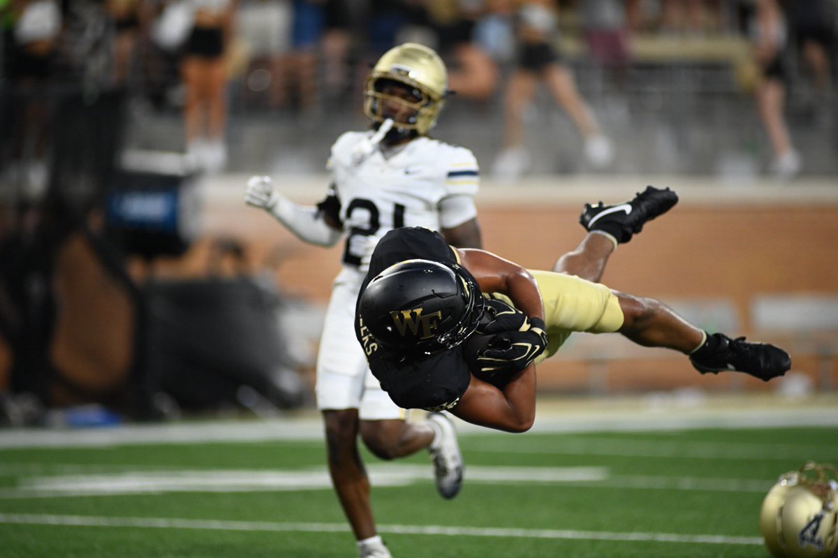 PGLoveSports's tweet photo. At the half the Demon Deacons lead the Zips 28-3! 

📸: @lbd_photography 

#GoDeacs #CollegeFootball #MakeTheClimb #Gameday @wakefootball @GreenvilleSM https://t.co/rM0R4gvHQJ