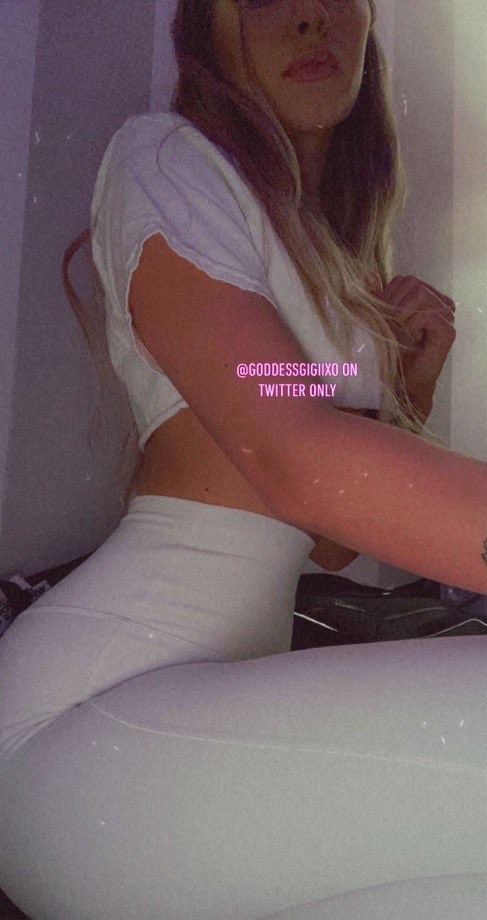 GODDESSGIGIIX0's tweet photo. You keep thinking about me, don't you? You're craving my attention and dominance. You want it, but you don't dare. 🤫🤭

Findomnl dutchfindom tikkieslaaf betaalslet goddes RT drains blackmail vernedering meets sissy slet femdomnl findombe beta feetworship #findom https://t.co/nzUf4Xg0lp