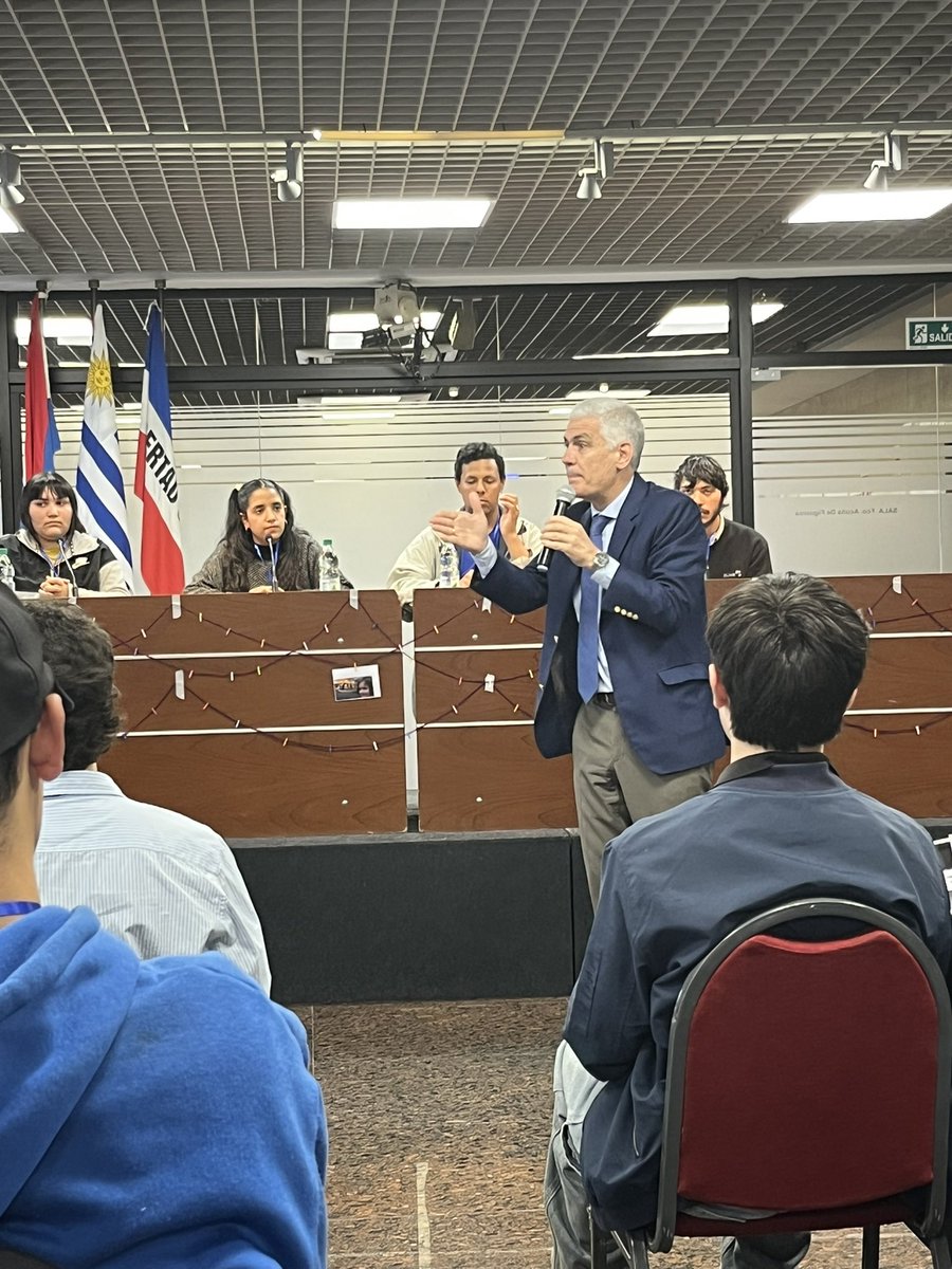 martinpardo77's tweet photo. Involucramiento y responsabilidad de gurises y gurisas de todo el país. Hoy en el @Parlamento_UY propusieron y se hicieron escuchar mucho en el marco de la Consulta Pública multiactoral sobre entornos digitales e inteligencia artificial
Proponer CON ellos y ellas https://t.co/NJhZZruwIT