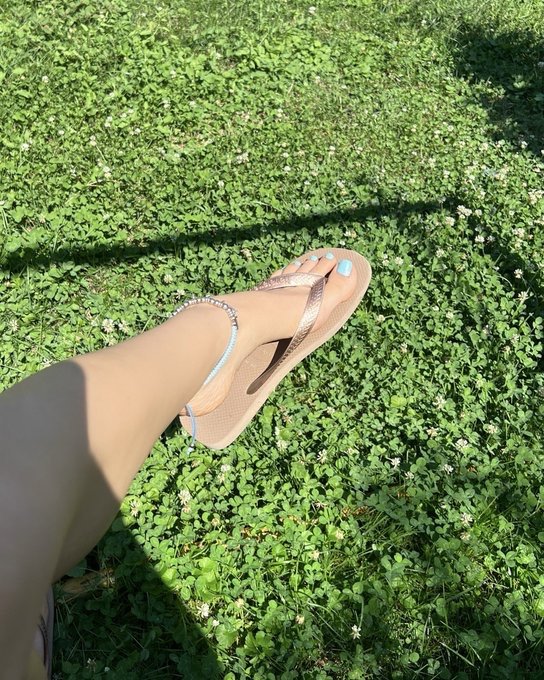 AYMwinn's tweet photo. I have some hot pictures my wife's feet. Here is a sample. $10 per. Dm for payment https://t.co/UGCOzx8Ig4