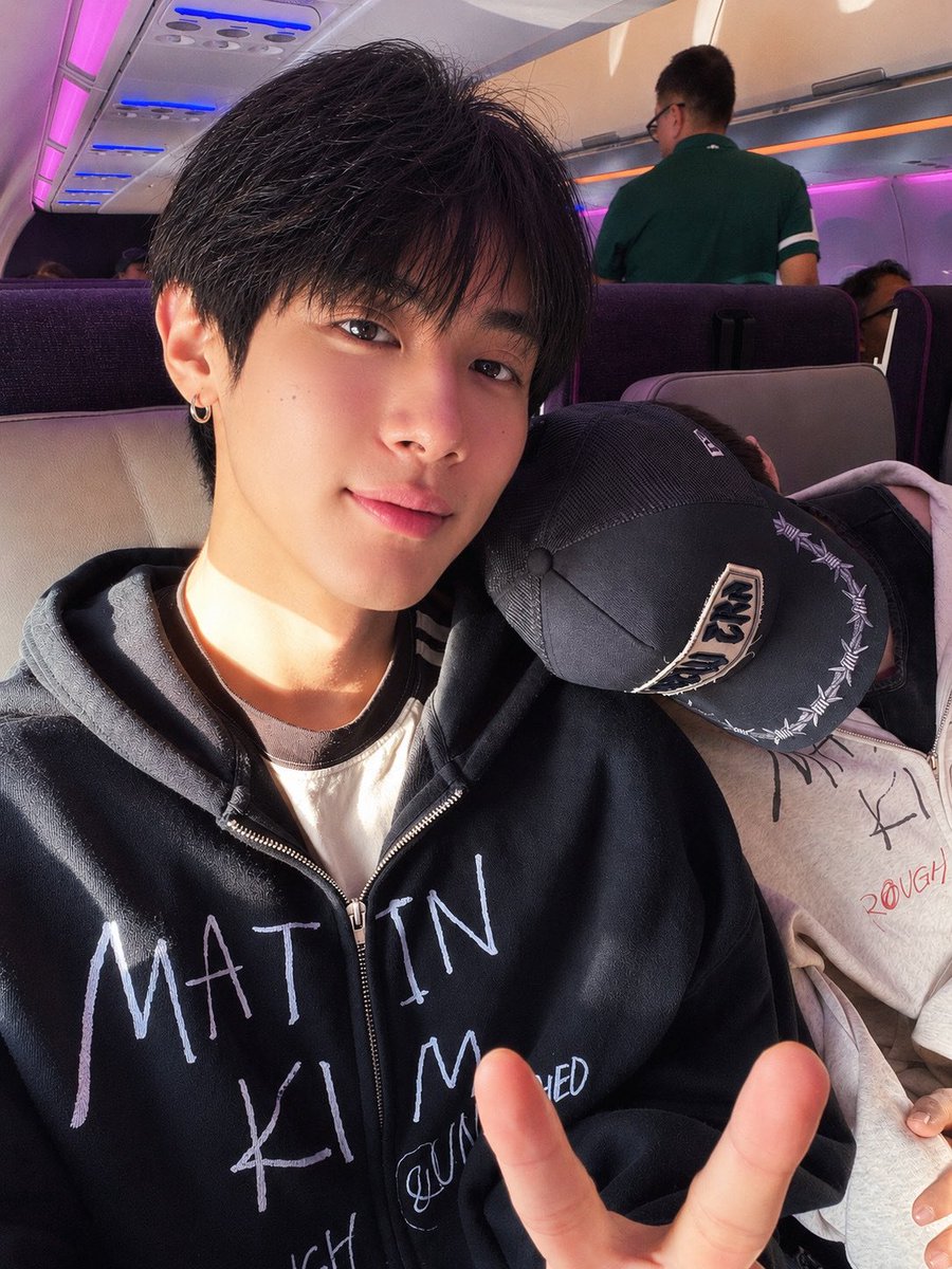 ohselung's tweet photo. ปาดดดด คนข้าง ๆ น่ารักจังเลยยย 

#ToptapMinlee https://t.co/ewRJO0fTOp