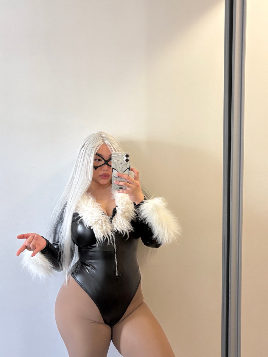 gh0ulrize's tweet photo. good boy petey! 🐈‍⬛💕

#feliciahardy #marvelcosplay #fanexpo #blackcat https://t.co/7o3R7drsvC