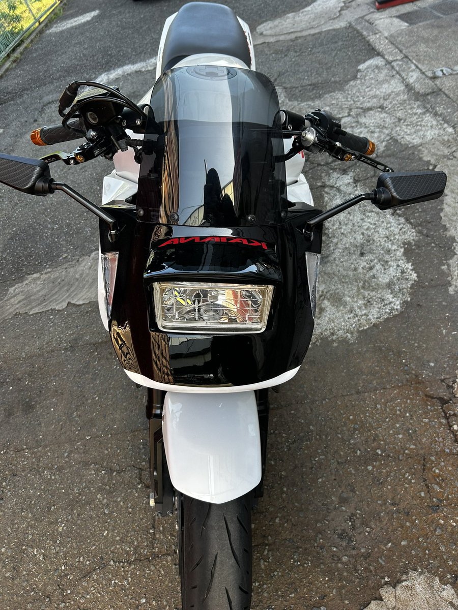 motodowell's tweet photo. あー！！！残念でございます…。

9月6日「KATANAミーティング2026」台風のために中止になりましたね。

SUZUKI様のご決断、正しいと思います。

今回は「カタナフォーエバーリトラEVO」をハイエースで持って行こうと計画してました。

日常なので、ナンボでも出来る「カタナフォーエバー逆積み」を披露予定、1ヶ月前からキックボクシングで鍛えて万全のコンディションに整えてました…。

嘘、これは力でなく、度胸とバランス感覚と抜重です。（姉さんが怪力なネアンデルタール生き残りではない）

↓リトラはぶっつけ本番、練習なし、なんならガタガタのアスファルトは緩やかな登りな動画

ご希望であれば、あなたのバイクでも出来ます♫（いっさいの責任は負わん）

別日だともうスケジュール入れられないので、また来年でーす♫