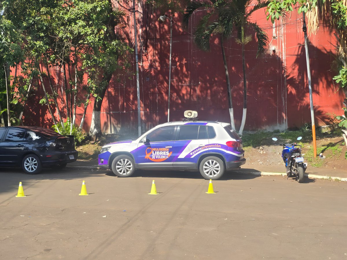 UPCV_gt's tweet photo. El Tercer Viceministerio de Gobernación, a través de la #UPCV y la Subdirección General de Prevención del Delito #SGPD, participó en la actividad “Infórmate Joven”, en la cabecera departamental de #Escuintla, desarrollada en las instalaciones del Instituto Experimental de Educación Básica “Dr. Carlos Samayoa Chinchilla” (INCASACHI).
La actividad fue promovida por la Mesa Técnica de Juventud, mediante la coordinación interinstitucional, y estuvo dirigida a jóvenes de diversos centros educativos, con quienes se abordaron temas relacionados con la prevención de la violencia, con énfasis en violencia sexual y la promoción de una cultura de paz. Asimismo, la unidad de perifoneo socializó mensajes preventivos dirigidos a la comunidad educativa.
#YoSoyPrevención #MinisterioDeGobernación #UPCV #EstamosCumpliendo