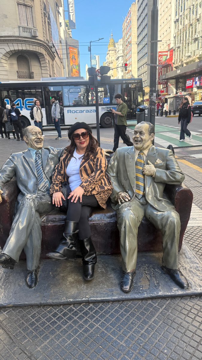 ElTanoOpina's tweet photo. La seccion de fotos de Pincoya no podia faltar con las estatuas de Alberto Olmedo y Javier Portales https://t.co/iyEvsBdunD