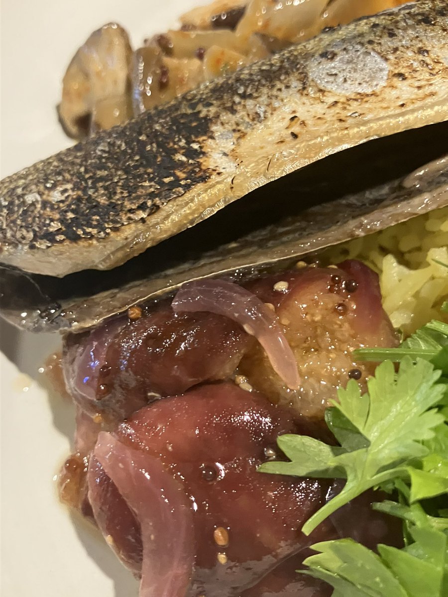 HARAMI1997's tweet photo. ・秋刀魚のココナッツオイルコンフィキノコと秋刀魚肝ソースがけ・海老カレー海老オイルの香り・無花果のモジュ仕立て・チャナ豆と焼きなすのパリップ・椎茸テルダーラ・ポルサンボール・パプリカと玉ねぎのサンボーラ・イエローライス https://t.co/A9LtgRefWZ