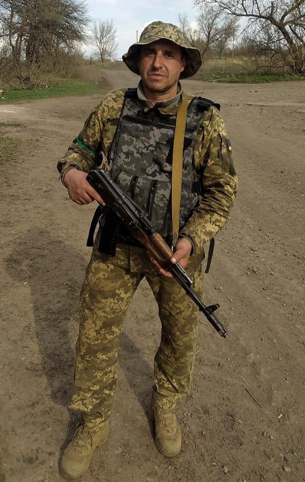 ctzn24's tweet photo. 🆘Потрібна підтримка + поширення - дякуємо.

🫡🇺🇦Ігор Голойда, позивний ЧЕЛЕНТАНО
   ❗️після удару ФПВ зруйновано коліно

У 2022-му  Ігор повернувся з Іспанії допомогти захищати Україну - наразі йому потрбіна наша допомога

ЗБИРАЄМО на колінний суглоб: 110 000 ГРН

Банка Ігоря https://t.co/egzGMNNUCu

Докладніше: https://t.co/6hCIzSZOEP 

Не залишати поранених - це про нашу честь та гідність, це наша спільна відповідальність.
Дякуємо за підтримку поранених  - разом ми може більше.