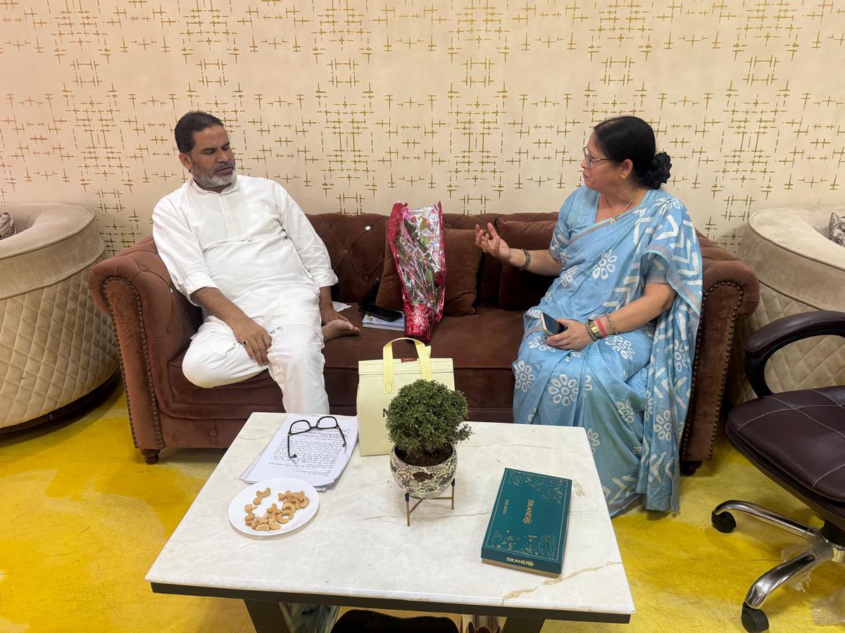 PadmaO69427's tweet photo. मेरे संघर्षों के सफर में जब भी मैं थकी या हौसला डगमगाया, मेरे मार्गदर्शक का विश्वास मेरे साथ खड़ा रहा। 🙏

उन्होंने सिर्फ राह नहीं दिखाई, बल्कि हर मुश्किल में मेरा हौसला बढ़ाया और आगे बढ़ने की ताकत दी।

मेरे लिए उनका विश्वास और साथ, मेरे संघर्षों की सबसे बड़ी ताकत है। ❤️🙏 https://t.co/XYNAJzf6GD