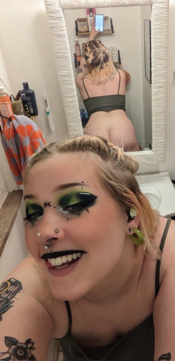 LATTELOVEf7's tweet photo. Message me for my menu
FaceTime and sexting sessions available https://t.co/9hrsN5oRbb

#portland #PDXFreaks #PortlandLinkUps #pdx https://t.co/M5TqGIFURS