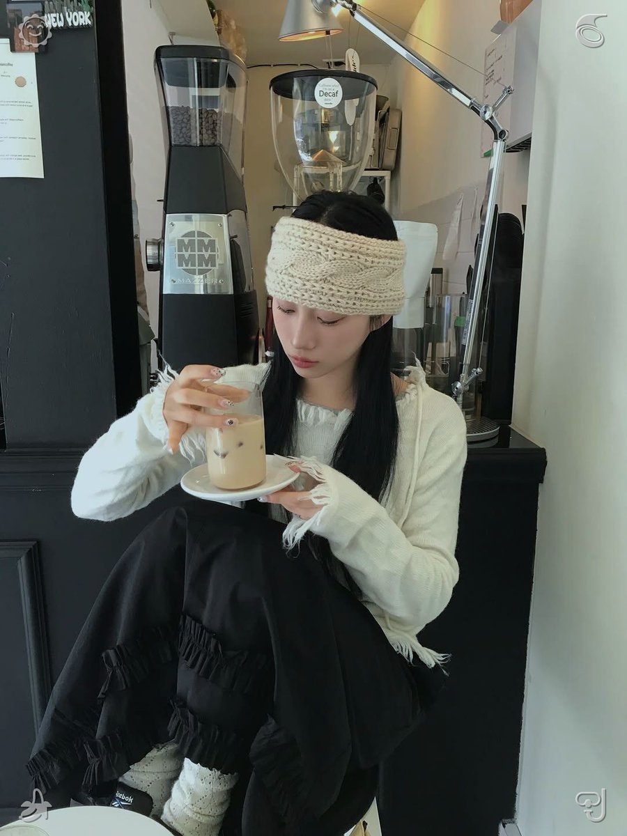 moronasso's tweet photo. 🤏Italian Words, learnedLove genuinely cheers for one another’s little everyday victories, completely untouched by envy, unjust comparisons, or concealed bitterness about shared achievements and personal development. https://t.co/2FZNDutii7