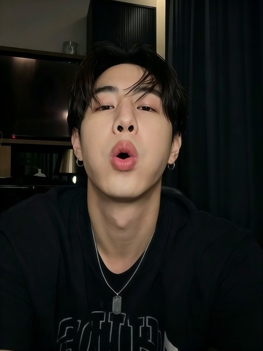93mt__'s tweet photo. 🎂

#MarkTuan https://t.co/1uR6gBx402
