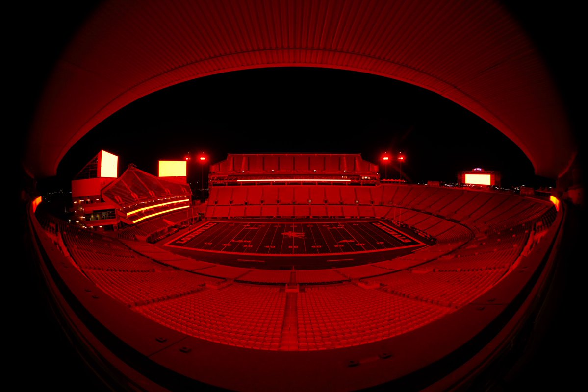 GoCards's tweet photo. Cue the lights! 

The stadium lighting project is complete. A big thank you to Isac &amp; Carrie Roths for making this possible. 

#GoCards https://t.co/gSkU0t70ZU