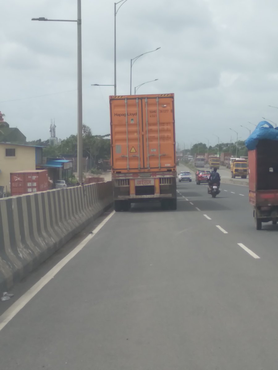 pravinraikar7's tweet photo. Reminder 1275 : 

#ViralTweet

Daily illegal parking of heavy vehicles on both sides of JNPT to CBD Belapur highway, Navi Mumbai has become a nightmare for smaller vehicles. Wrong side & rash driving of heavy vehicles is also a major concern on this highway. 

Where is traffic police ?

#publicsafetyfirst 

@Dev_Fadnavis 
@MMVD_RTO 
@DGPMaharashtra 
#NaviMumbaiPolice 

@mariakauriam 
@RajaSubramani22 
@JagdeepDESAI9 

#NaviMumbaiNews
#VashiTimes 
#TOINaviMumbai