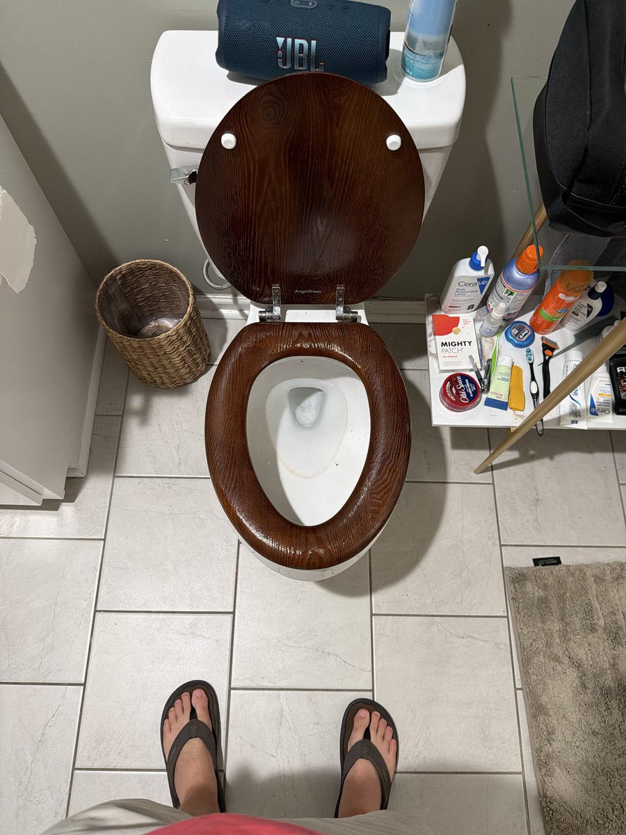 DeKayZecharius's tweet photo. Buddy of mine has a wooden toilet. Can confirm this fucks #Expand https://t.co/S9voWdd7B5